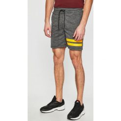 Jack & Jones - Szorty. Szare spodenki i szorty męskie Jack & Jones, s, z nadrukiem, z bawełny, casualowe. W wyprzedaży za 49,90 zł.