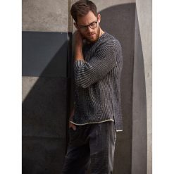 SWETER DŁUGI RĘKAW MĘSKI OVERSIZE WE WZORY. Czarne golfy męskie marki Top Secret, na jesień, m, eleganckie, z golfem. Za 59,99 zł.