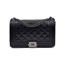 Skórzana torebka w kolorze czarnym - (S)26,5 x (W)18 x (G)8,5 cm. Czarne torebki klasyczne damskie Black Friday Bags, w paski, ze skóry, na ramię, bez dodatków. W wyprzedaży za 329,95 zł.