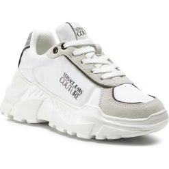 Sneakersy VERSACE JEANS COUTURE - E0VZASC1 71619 003. Białe półbuty damskie Versace Jeans Couture, na co dzień, z aplikacjami, z jeansu, bez obcasa, bez zapięcia. Za 919,00 zł.