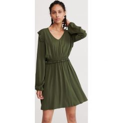 Sukienka mini z długim rękawem - Khaki. Brązowe sukienki damskie Reserved, bez wzorów, bez kołnierzyka, z długim rękawem, długie, mini. Za 99,99 zł.