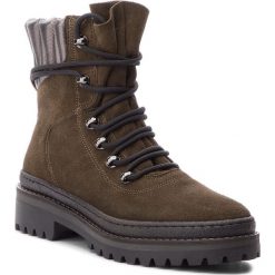 Trapery TOMMY HILFIGER - Modern Hiking Boot S FW0FW03048 Musk 203. Zielone trapery damskie TOMMY HILFIGER, ze skóry, bez obcasa, bez zapięcia. W wyprzedaży za 379,00 zł.