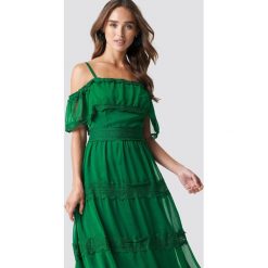 Trendyol Koronkowa sukienka na ramiączkach - Green. Zielone sukienki damskie marki Trendyol, bez wzorów, z poliesteru, bez kołnierzyka, bez rękawów. Za 161,95 zł.