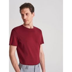 Gladki T-shirt basic - Bordowy. Czerwone t-shirty męskie Reserved, s, bez wzorów, bez kołnierzyka. Za 49,99 zł.