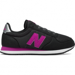 New Balance KL220BPY. Czarne buty sportowe chłopięce marki New Balance, na lato, z materiału. W wyprzedaży za 99,99 zł.