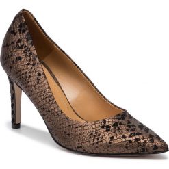 Szpilki SOLO FEMME - 75403-88-K38/000-04-00 Brąz. Pomarańczowe półbuty damskie Solo Femme, bez wzorów, ze skóry, bez obcasa, na obcasie, bez zapięcia. W wyprzedaży za 239,00 zł.