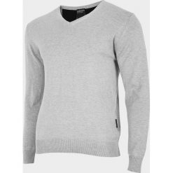 Sweter męski SWM603 - średni szary melanż - Outhorn. Szare swetry męskie Outhorn, m, bez wzorów, bez kołnierzyka, bez kaptura. W wyprzedaży za 59,99 zł.