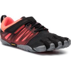 Buty VIBRAM FIVEFINGERS - V-Train 17W66043 Black/Coral/Grey 1. Czarne buty sportowe damskie Vibram Fivefingers, bez wzorów, ze skóry ekologicznej, sportowe, na fitness i siłownię, vibram fivefingers. W wyprzedaży za 539,00 zł.