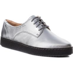 Półbuty CLARKS - Lillia Lola 261364624 Silver Leather. Szare półbuty damskie skórzane Clarks, na płaskiej podeszwie. W wyprzedaży za 259,00 zł.