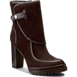 Botki CALVIN KLEIN JEANS - Modesta R3516 Mocha. Brązowe botki damskie na obcasie marki Calvin Klein Jeans, z jeansu. W wyprzedaży za 429,00 zł.