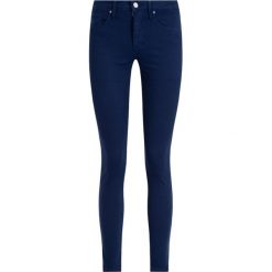 Jeansy Slim Fit TOMMY HILFIGER WW0WW25096. Niebieskie jeansy damskie TOMMY HILFIGER. W wyprzedaży za 229,00 zł.