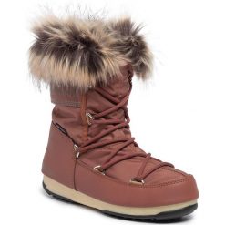 Śniegowce MOON BOOT - Monaco Low Wp 2 240088004 Rust. Różowe kozaki damskie Moon Boot, ze skóry ekologicznej, bez obcasa, bez zapięcia. W wyprzedaży za 449,00 zł.