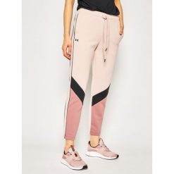 Spodnie dresowe Under Armour Double Knit Trousers 1351874. Różowe spodnie damskie Under Armour, m, z bawełny. Za 219,00 zł.