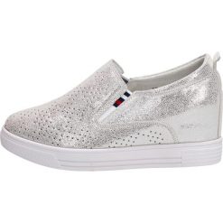 Srebrne sneakersy damskie FILIPPO DP1356 SKÓRA. Szare półbuty damskie FILIPPO, ze skóry. W wyprzedaży za 149,00 zł.