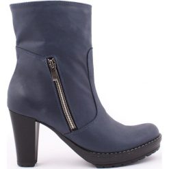 Botki - skóra naturalna - model 495 - kolor granat. Botki damskie Zapato, ze skóry, bez obcasa, bez zapięcia. W wyprzedaży za 299,25 zł.