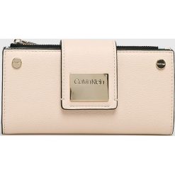 Calvin Klein - Portfel. Czarne portfele damskie marki Calvin Klein, ze skóry ekologicznej. Za 329,90 zł.