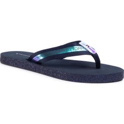 Japonki TOMMY HILFIGER - Flat Beach Sandal Iridescent FW0FW05125 Desert Sky DW5. Niebieskie klapki damskie TOMMY HILFIGER, bez wzorów, ze skóry ekologicznej, bez obcasa. W wyprzedaży za 99,00 zł.