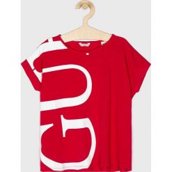 Guess Jeans - Top dziecięcy 118-175 cm. Różowe bluzki dziewczęce Guess Jeans, z nadrukiem, z elastanu, z okrągłym kołnierzem, z krótkim rękawem, krótkie, bez kaptura. Za 99,90 zł.