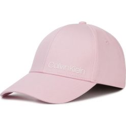 Czapka z daszkiem CALVIN KLEIN - Side Logo Baseball Cap K60K605935 TEA. Różowe czapki damskie Calvin Klein, bez wzorów, z bawełny. W wyprzedaży za 109,00 zł.