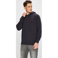 Mustang - Bluza. Niebieskie bluzy męskie Mustang, m, z nadrukiem, z bawełny, z kapturem, bez rękawów, z kapturem. W wyprzedaży za 119,90 zł.