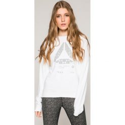 Reebok - Bluza. Białe bluzy damskie Reebok, s, z nadrukiem, z elastanu, bez rękawów, bez kaptura. W wyprzedaży za 119,90 zł.
