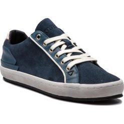 Sneakersy GUESS - FMLOW4 SUE12 NAVY. Niebieskie sneakersy męskie Guess, na co dzień, z aplikacjami, z zamszu, eleganckie, bez zapięcia. W wyprzedaży za 339,00 zł.