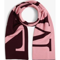 März - Szalik damski, czerwony. Czerwone szaliki damskie März, z napisami, z wełny. Za 379,95 zł.