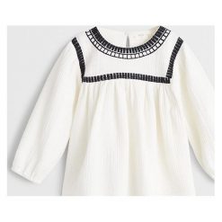 Mango Kids - Bluzka dziecięca Nina 80-104 cm. Białe bluzki dziewczęce z haftami, z bawełny, z okrągłym kołnierzem, długie. Za 69,90 zł.