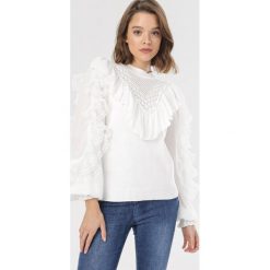 Biały Sweter Sarith. Białe swetry damskie Born2be, s, bez wzorów, bez rękawów, bez kaptura. Za 149,99 zł.