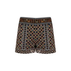 Szorty i Bermudy Guess -. Szorty damskie Guess, z aplikacjami. Za 199,00 zł.