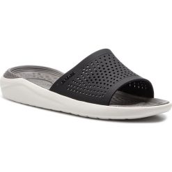 Klapki CROCS - Literide Slide 205183 Black/Smoke. Czarne klapki damskie Crocs, bez wzorów, z tworzywa sztucznego, bez obcasa. W wyprzedaży za 159,00 zł.