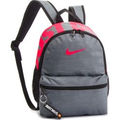 Plecak NIKE - BA5559 065. Szare plecaki męskie marki Nike, z poliesteru. Za 79,00 zł.