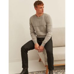 Sweter strukturalny. Szare swetry męskie Top Secret, na lato, xl, w paski, z dzianiny, bez kołnierzyka, bez kaptura. W wyprzedaży za 49,99 zł.
