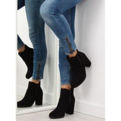Botki na obcasie z falbanką m269p BLACK. Czarne botki damskie obuwie damskie, z zamszu, bez obcasa, na obcasie, bez zapięcia. Za 107,30 zł.
