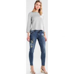 Swetry klasyczne damskie: one more story Sweter silver grey melange