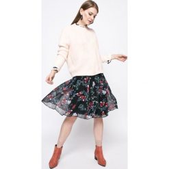 Swetry klasyczne damskie: Noisy May – Sweter
