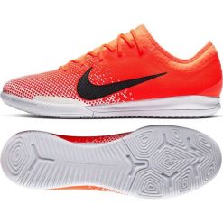 Buty halowe Nike Mercurial Vapor 12 Pro Ic M AH7387-801. Czerwone buty sportowe męskie Nike, z materiału, bez zapięcia, do piłki nożnej. W wyprzedaży za 429,00 zł.