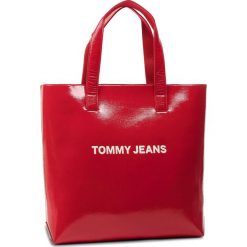Torebka TOMMY JEANS - Tjw Modern Girl Tote AW0AW006231 661. Czerwone torebki klasyczne damskie marki Tommy Jeans, bez wzorów, z jeansu, eleganckie, duże, bez dodatków. Za 599,00 zł.