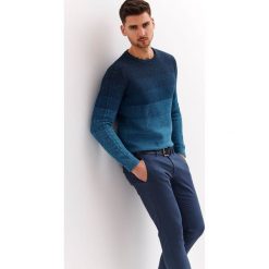 Sweter z melanżowej przędzy. Niebieskie swetry męskie Top Secret, na lato, m, bez wzorów, z dzianiny, eleganckie, z okrągłym kołnierzem, bez kaptura. W wyprzedaży za 64,99 zł.