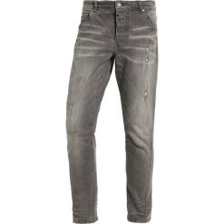 Tigha BILLY THE KID Jeansy Slim Fit mdeium grey. Szare jeansy męskie relaxed fit marki Tigha. W wyprzedaży za 353,40 zł.