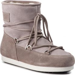 Śniegowce MOON BOOT - F.Slide Low Suede Gl. 24200200001 Light Grey. Szare kozaki damskie Moon Boot, na zimę, ze skóry, na niskim obcasie, bez zapięcia. W wyprzedaży za 589,00 zł.