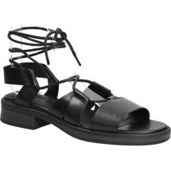 SANDAŁY VAGABOND IVY 4134-201-20. Czarne sandały damskie marki Vagabond, bez wzorów, bez obcasa, bez zapięcia. Za 239,99 zł.