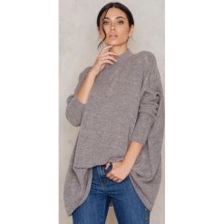 Swetry oversize damskie: FARINA for NA-KD Sweter The Very Soft One – Beige