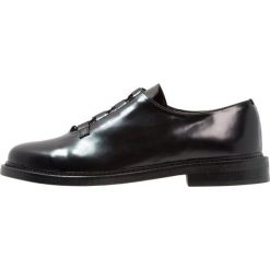 Walk London DARCY GILLIE LACE Eleganckie buty black. Czarne buty wizytowe męskie marki Walk London, ze skóry ekologicznej, na sznurówki. Za 509,00 zł.