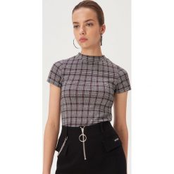 Wzorzysta bluzka - Różowy. Różowe bluzki damskie Sinsay, s, bez wzorów, bez kołnierzyka, bez rękawów. Za 24,99 zł.