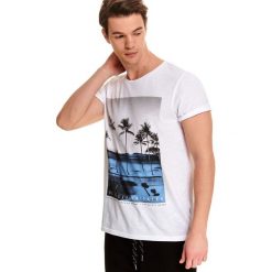 T-shirt krótki rękaw męski z nadrukiem, z printem. Białe t-shirty męskie Top Secret, xl, z nadrukiem, z bawełny, wakacyjne, z okrągłym kołnierzem, krótkie. W wyprzedaży za 39,99 zł.