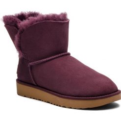 Buty UGG - W Classic Cuff Mini 1016417 W/Port. Fioletowe buty zimowe damskie Ugg, ze skóry. Za 799,00 zł.