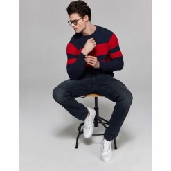 SWETER MULTIKOLOROWY. Szare swetry klasyczne męskie marki Top Secret, na lato, m, z golfem. Za 129,99 zł.