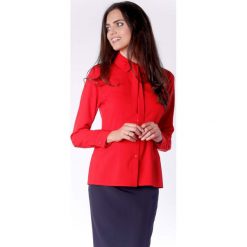 Elegancka Czerwona Koszulowa Bluzka z Wiązaniem przy Kołnierzyku. Czerwone podkoszulki damskie marki Molly.pl, s, bez wzorów, z koszulowym kołnierzykiem. W wyprzedaży za 134,91 zł.