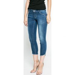 Vero Moda - Jeansy. Niebieskie jeansy damskie marki Vero Moda, z obniżonym stanem. W wyprzedaży za 99,90 zł.